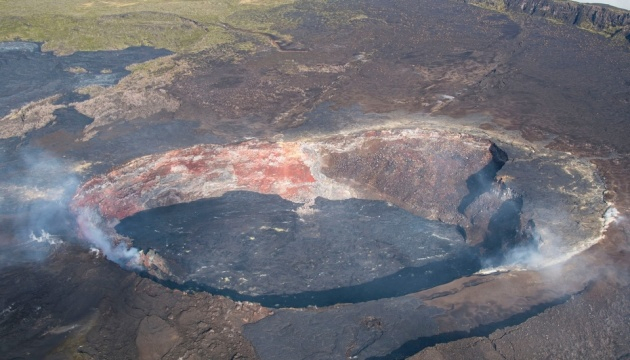 Украинские вертолетчики помогли исследователям одного из самых активных вулканов Африки