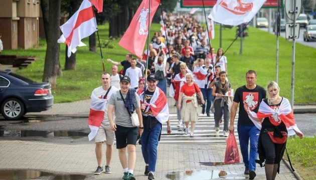 В Минске начался Марш мира и независимости, на улицах десятки тысяч людей