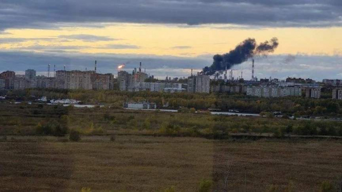 Найбільший НПЗ у росії знову атакували українські дрони