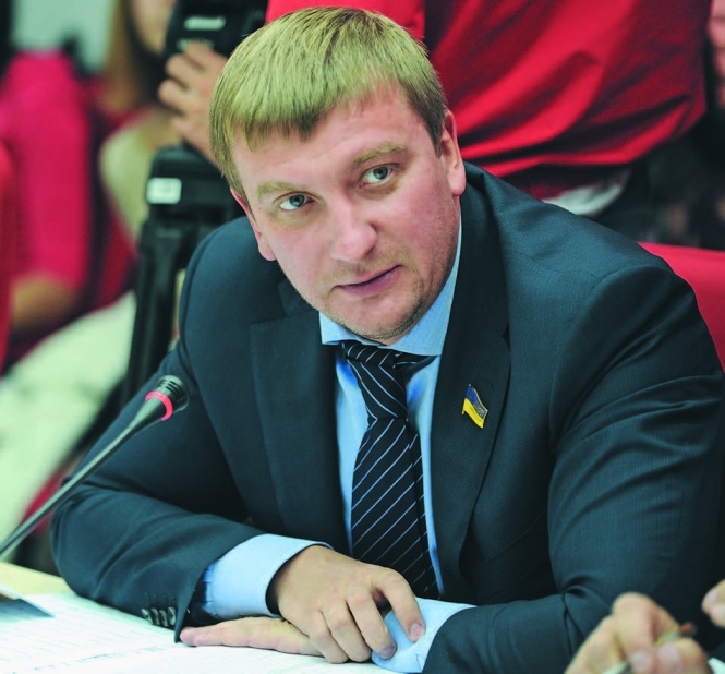 Мін'юст планує полегшити отримання українських документів в Криму та на окупованих територіях Донбасу