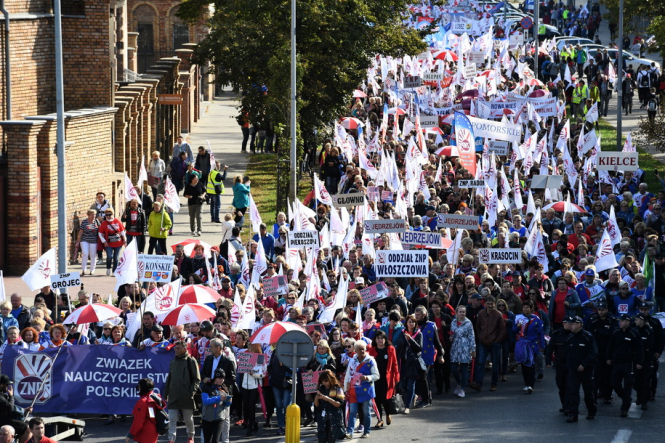 У Варшаві пройшов багатотисячний протест працівників бюджетної сфери
