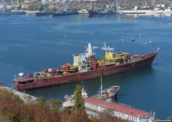 Азаров хоче, щоб російські кораблі ремонтували на українських заводах