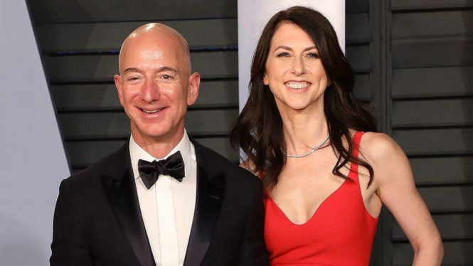Экс-супруга основателя Amazon после развода получила 4% акций компании стоимостью $ 35 млрд