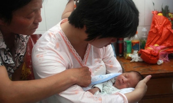 У Китаї акушерка продавала новонароджених дітей