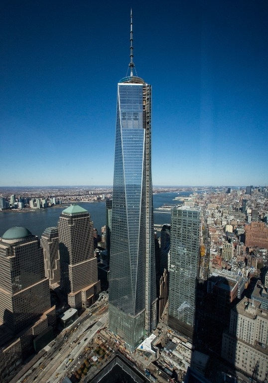 У Нью-Йорку відкрили першу з чотирьох веж на місці Всесвітнього торгового центру