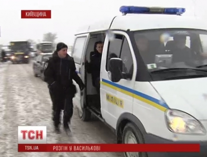 Близько 15 автобусів зі спецназом їдуть з Василькова в Київ