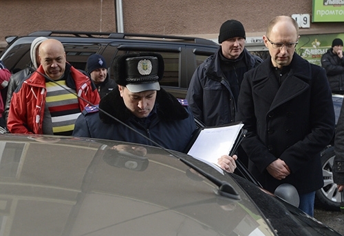 Міліція Чернівців відкрила кримінальне провадження на Яценюка через  втручання в роботу