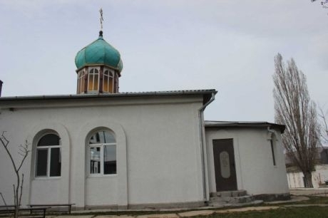 Озброєні російські козаки розгромили храм Київського патріархату в Криму (оновлено)