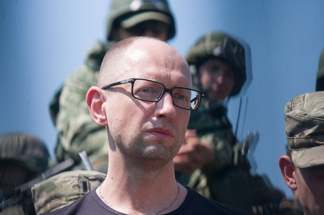 Яценюк закликав чиновників економити бюджетні кошти для збільшення фінансування армії