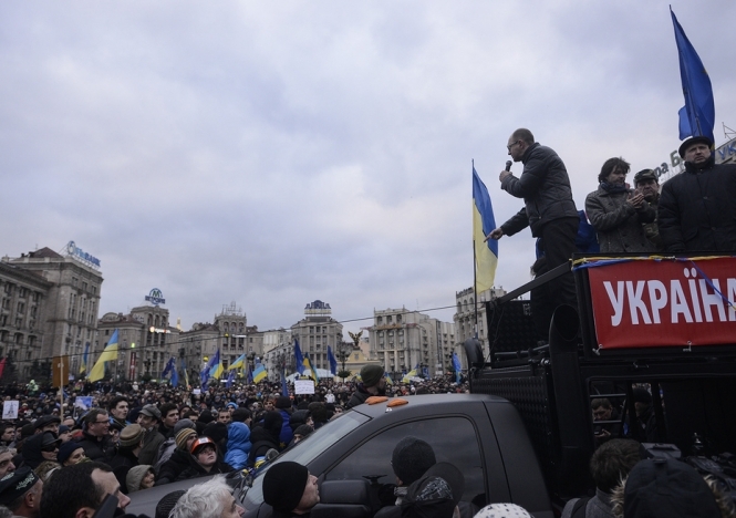 Яценюк призывает протестующих пикетировать Межигорье 
