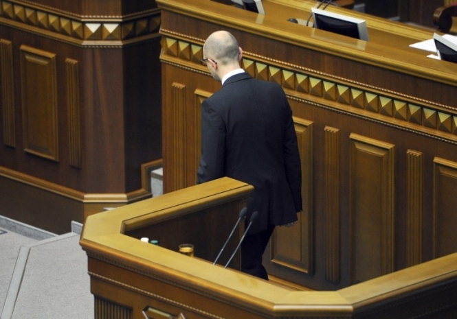 Яценюк сложил полномочия премьер-министра Украины