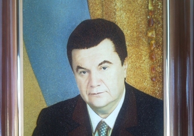 На Тернопільщині відмовились пускати Януковича і компанію в школи