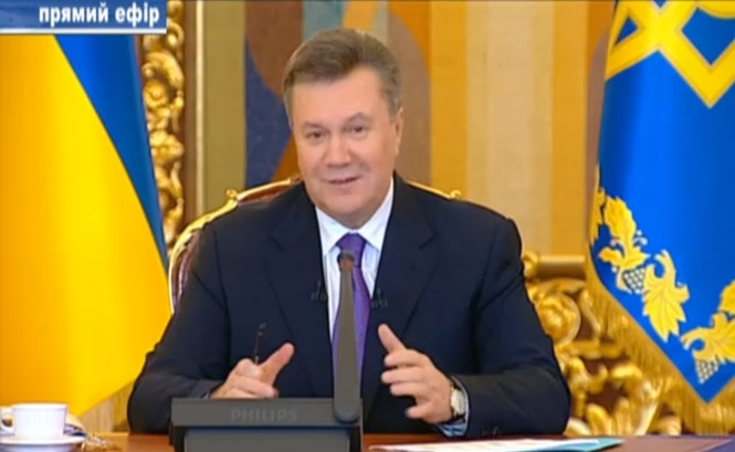 Елку для Януковича украшали три дня. Использовали 2 км гирлянд