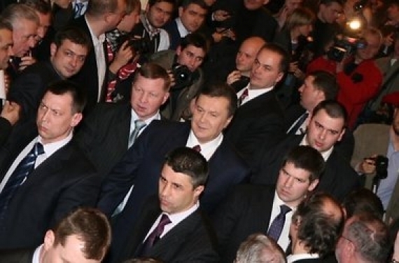Через Євромайдан на зустріч із Януковичем заборонили брати мобільний телефон
