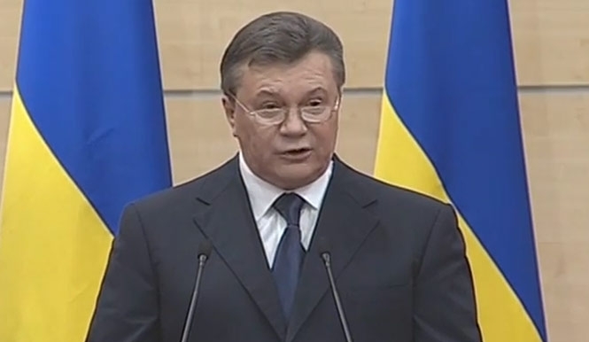 Янукович досі вірить, що він є головнокомандувачем української армії