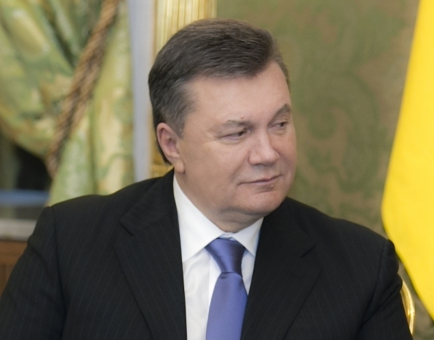 Янукович підписав закон про амністію учасників Євромайдану