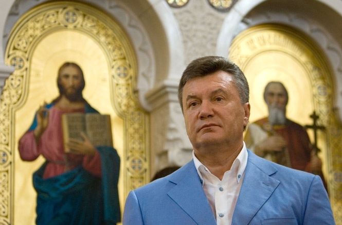 Янукович проситиме допомоги у будівництві дороги у Дніпропетровську у Бога  