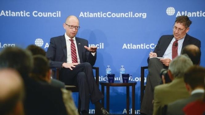Яценюк - лидерам США и ЕС: Вы не имеете права отменять санкции против России