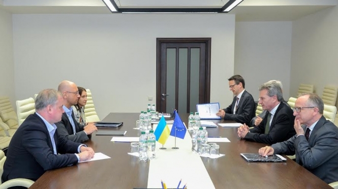 Яценюк після зустрічі з Оттінгером: Політична єдність в Україні не лише потрібна, вона – життєво важлива