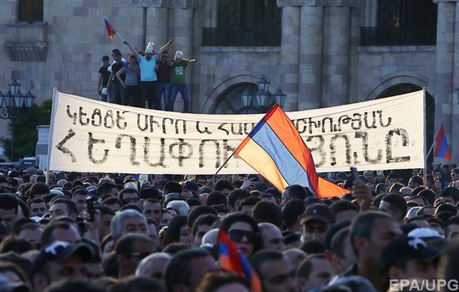 Протесты в Ереване: на улицы вышли тысячи людей