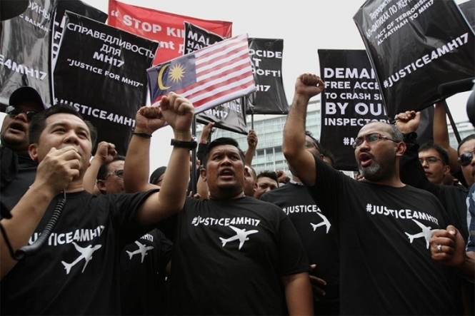 Малазийцы требуют справедливости под российским посольством в Куала-Лумпур