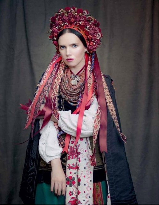 Автентична краса: українські зірки в національних костюмах