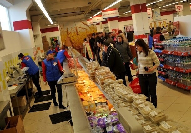 Партія Путіна організує обшуки магазинів у пошуках заборонених продуктів