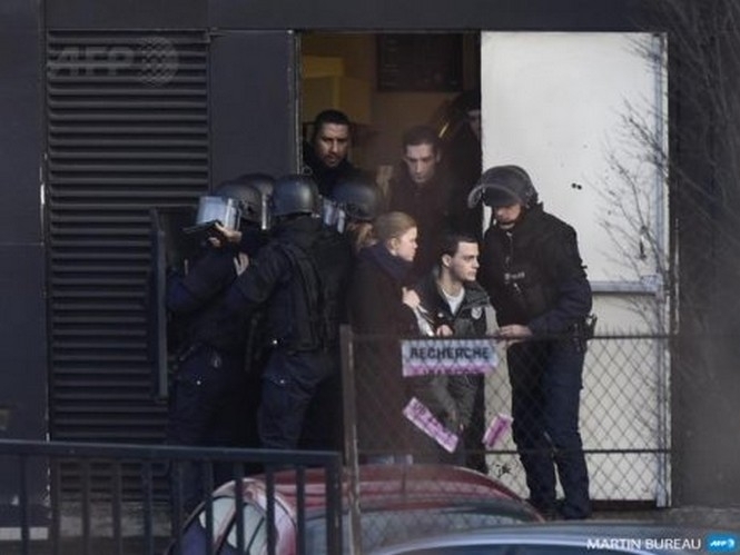 Жертвами террористов во Франции за три дня стало 17 человек