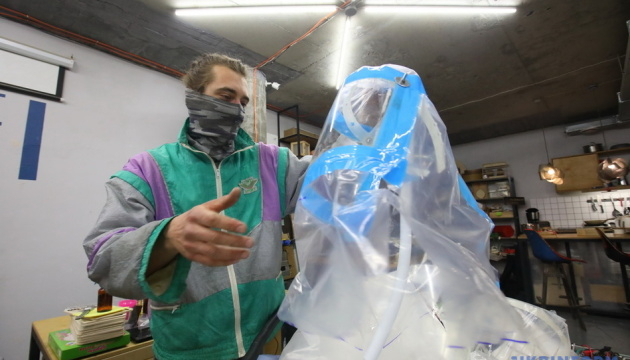 В Харькове создали оригинальную маску для защиты врачей