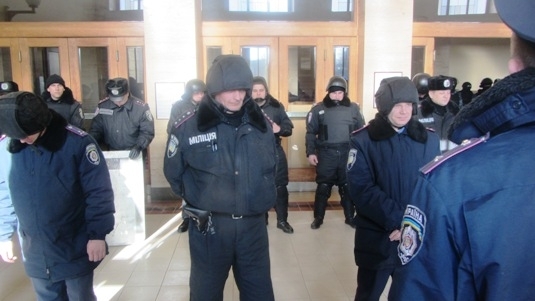 Ужгородские митингующие объявили о круглосуточном блокирование здания Закарпатской ОГА