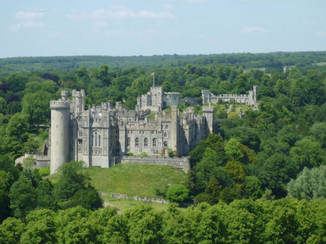 В Англії через кілька днів після відкриття замку з нього вкрали артефактів на понад мільйон доларів