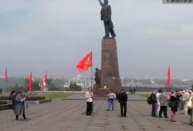 У Запоріжжі активісти мітингують із прапорами СРСР та просять федералізації, - відео