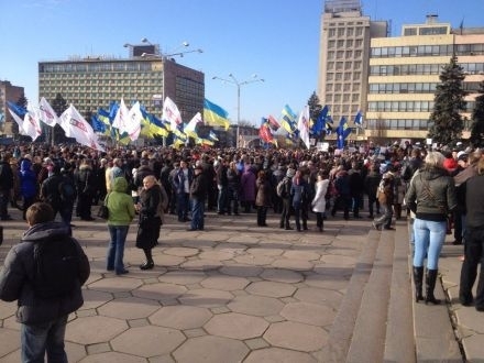 В Запорожье около 500 человек начали бессрочную акцию протеста