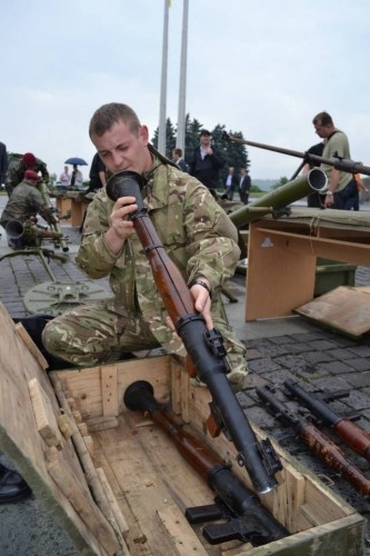 У Києві відкрилася виставка російської зброї, яку використовують терористи на сході України