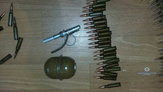Учасник АТО на Миколаївщині зберігав вдома патрони, гранати та сигнальні ракети