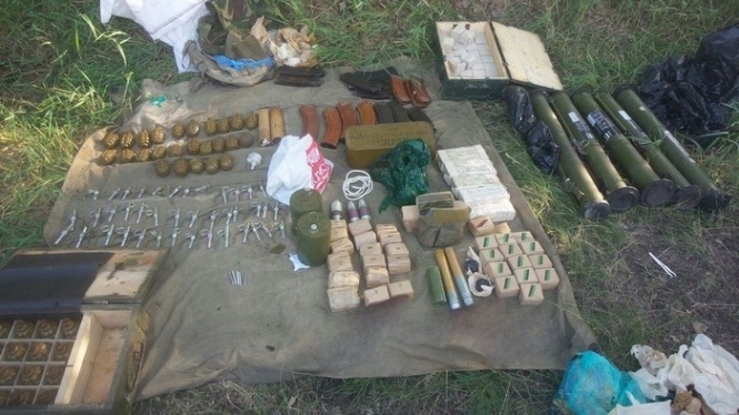 СБУ обнаружила тайник оружия из РФ, которым должны были быть совершены теракты в Харьковской области