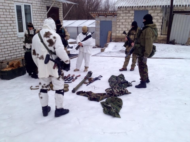 У Луганській області виявили склад із зброєю