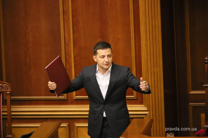 Зеленський доручив уряду легалізувати гральний бізнес і видобуток бурштину до 1 грудня