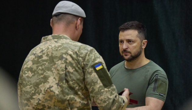Зеленський зустрівся з українськими військовими