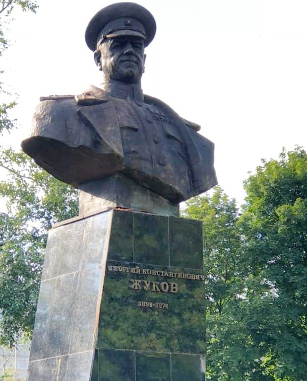 У Харкові повернули на місце пам'ятник маршалу Жукову, - ФОТО