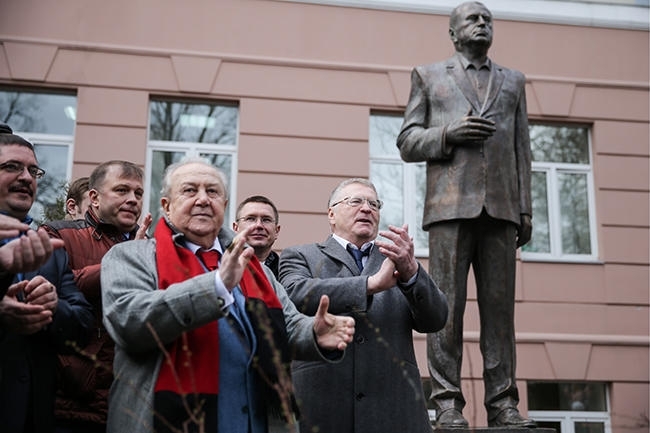 У Москві встановили пам'ятник Жириновському, - ФОТО