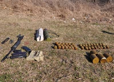 У зоні АТО СБУ знайшли три схрони зброї