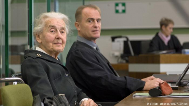 В Германии 88-летнюю женщину снова осудили за отрицание Холокоста