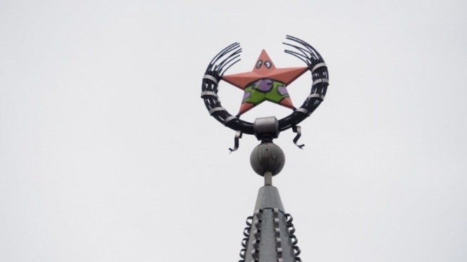 У Воронежі радянську зірку на будівлі розмалювали у Патріка з 