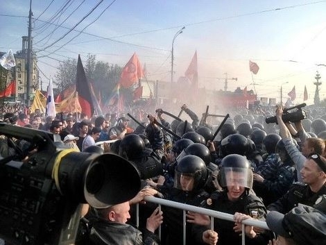 Марш опозиції у Москві завершився сутичками з поліцією (відео)