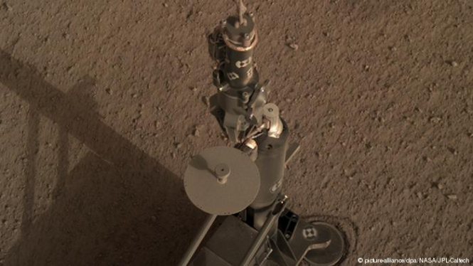 Космический зонд HP3 впервые сделал скважину на поверхности Марса