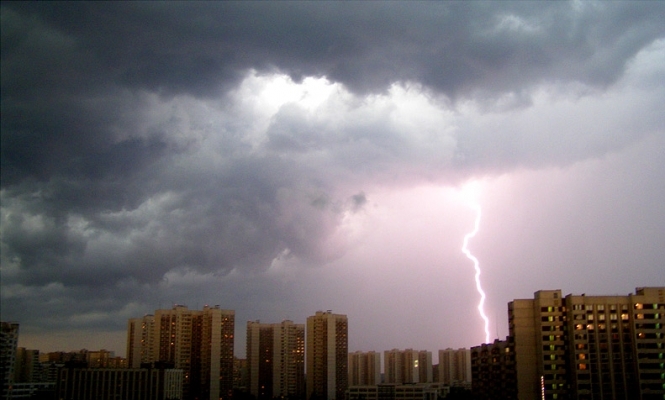 Початок тижня принесе в Україну шквально-штормову погоду