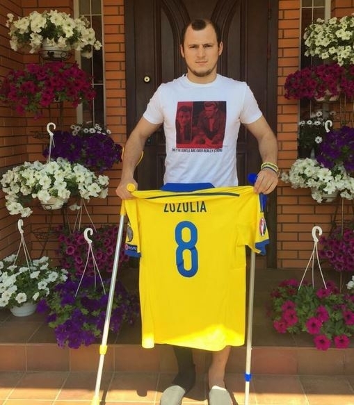 Футболист "Днепра" и сборной Украины продаст футболку, чтобы помочь воинам АТО