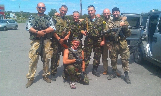Волонтеры собирают средства для бойцов на военное оснащение стоимостью более 200 тысяч гривен