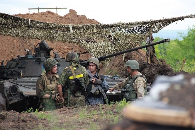 В зоне АТО ранены пять украинских военных